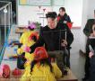 金正恩携妹妹视察制鞋厂