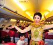 空乘上演异国服装秀