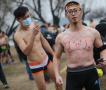 南京年轻人“回归纯粹”快乐“光猪跑”