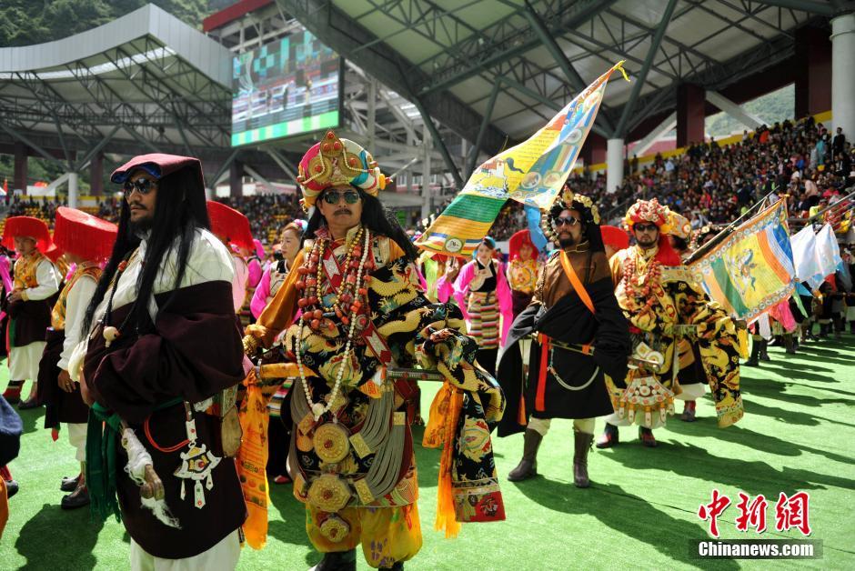 当日,第九届康巴艺术节在四川康定市启幕,云南迪庆州,西藏昌都市,青海